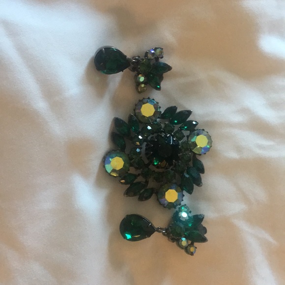 SOLD Matching pin and clip on earrings - Picture 6 of 7